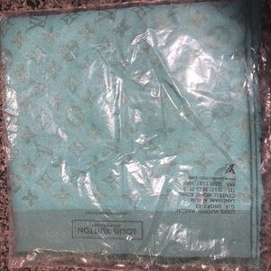 Louis Vuitton Accessories - Louis Vuitton. Scarf. shawl. New. Turquoise teal Louis Vuitton Accessories - Louis Vuitton. Scarf. shawl. New. Turquoise teal